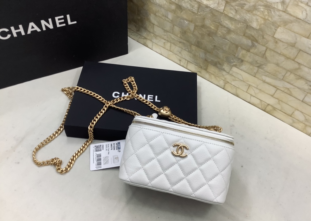 Chanelgoldballmirrorbasecclogolightwhitelongvanitycasewithchainap2303jpg 11 replica designer bags online store