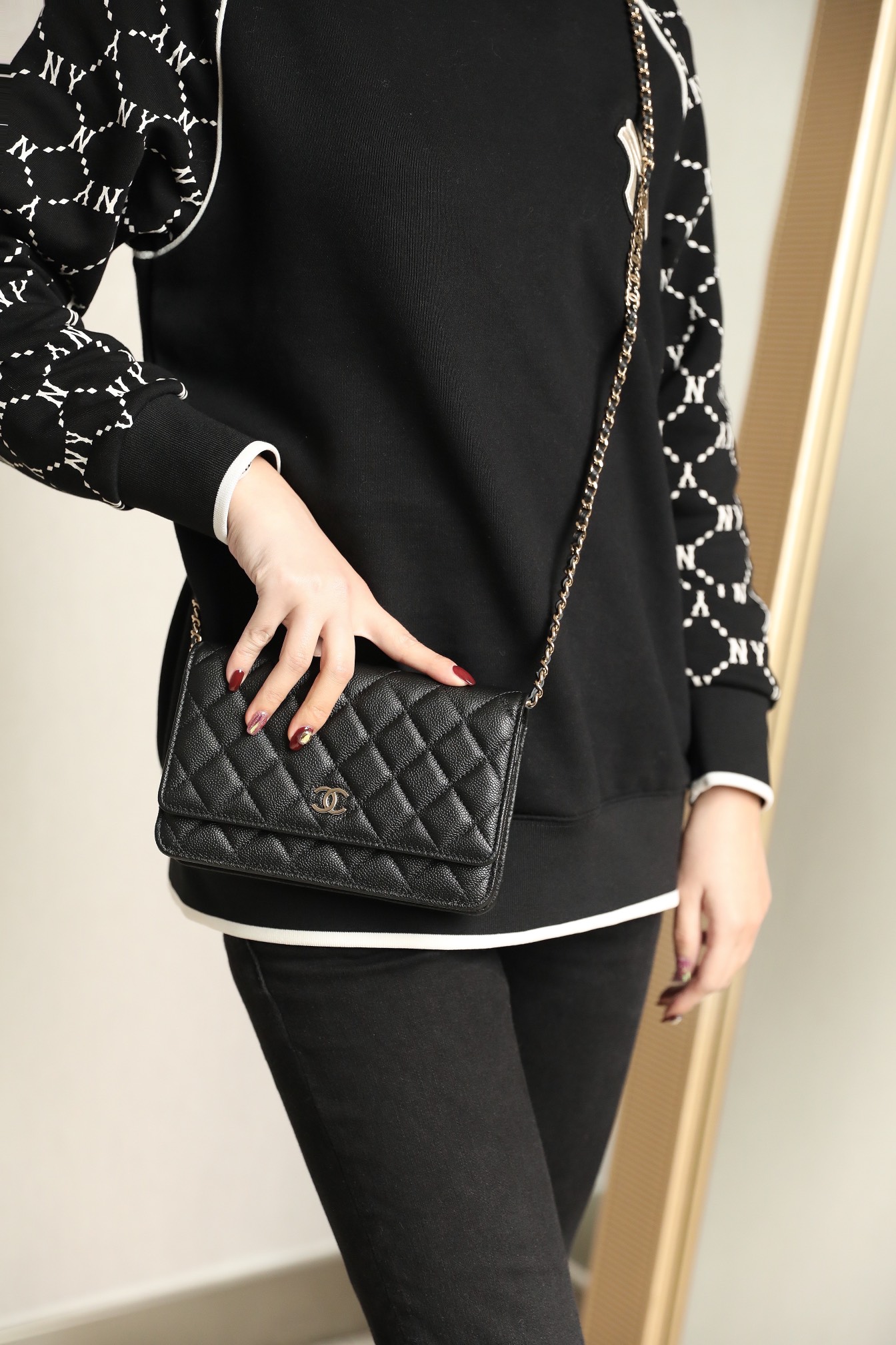 Newcopychanelwocwalletonchainshoulderbagblackjpg 11 replica designer bags online store